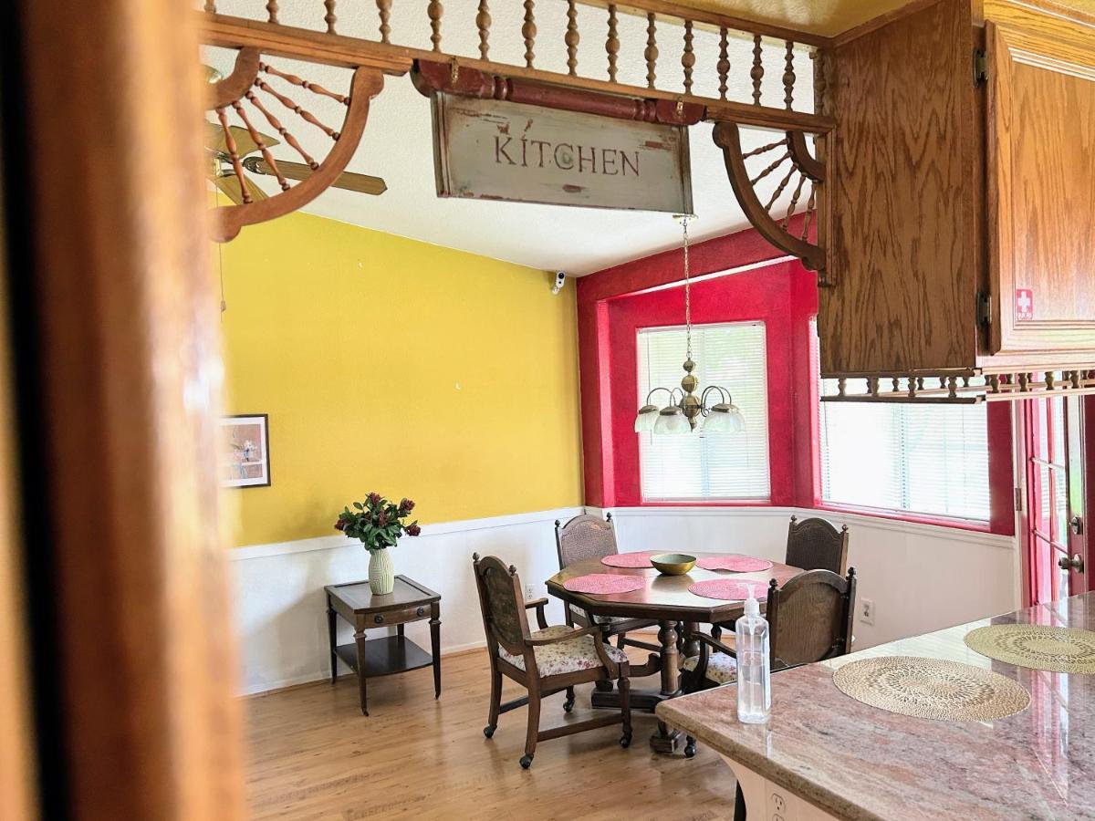 Festive Haven Room Hemet Ngoại thất bức ảnh